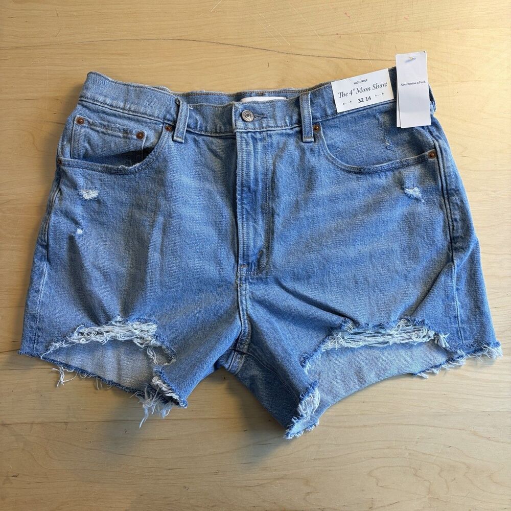 Abercrombie Fitch The Mom Shorts Mid-Rise Size 32/14 Medium Wash Distressed NWT